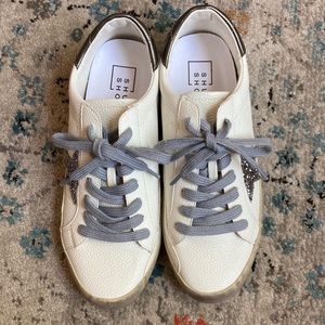 ShuShop Shoes! Never used 🚫 Comes with an extra set of laces:)